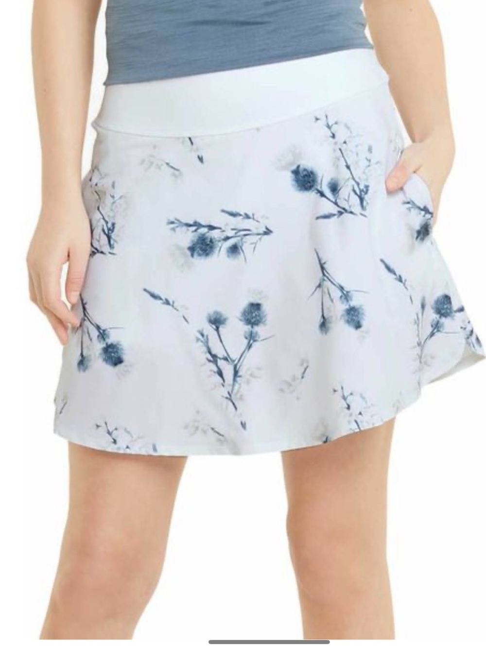 Puma women’s M/L PWRSHAPE lowlands golf skirt.